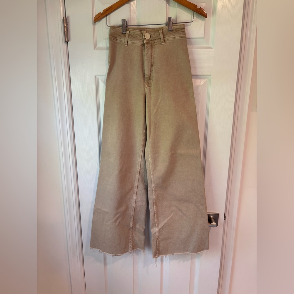 Zara Wide-Leg Jeans with high-rise fit and raw hem size US 2